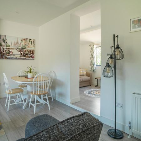 Stunning Modern Apartment In The Cotswolds Chalford Zewnętrze zdjęcie
